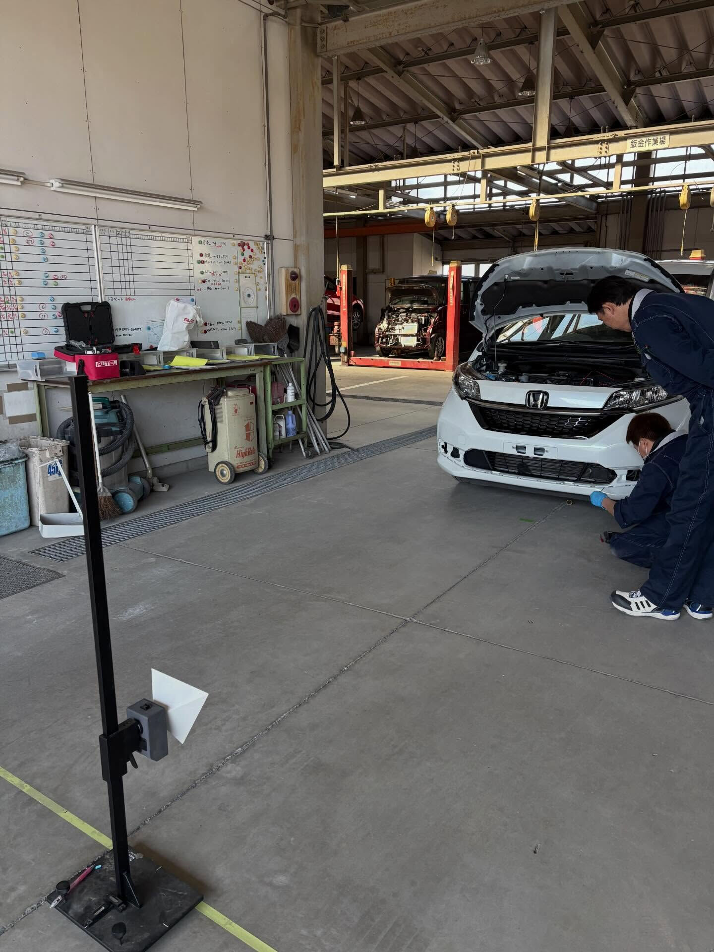 現場からこんにちは！今日はホンダフリードのミリ波レーダーのエ 